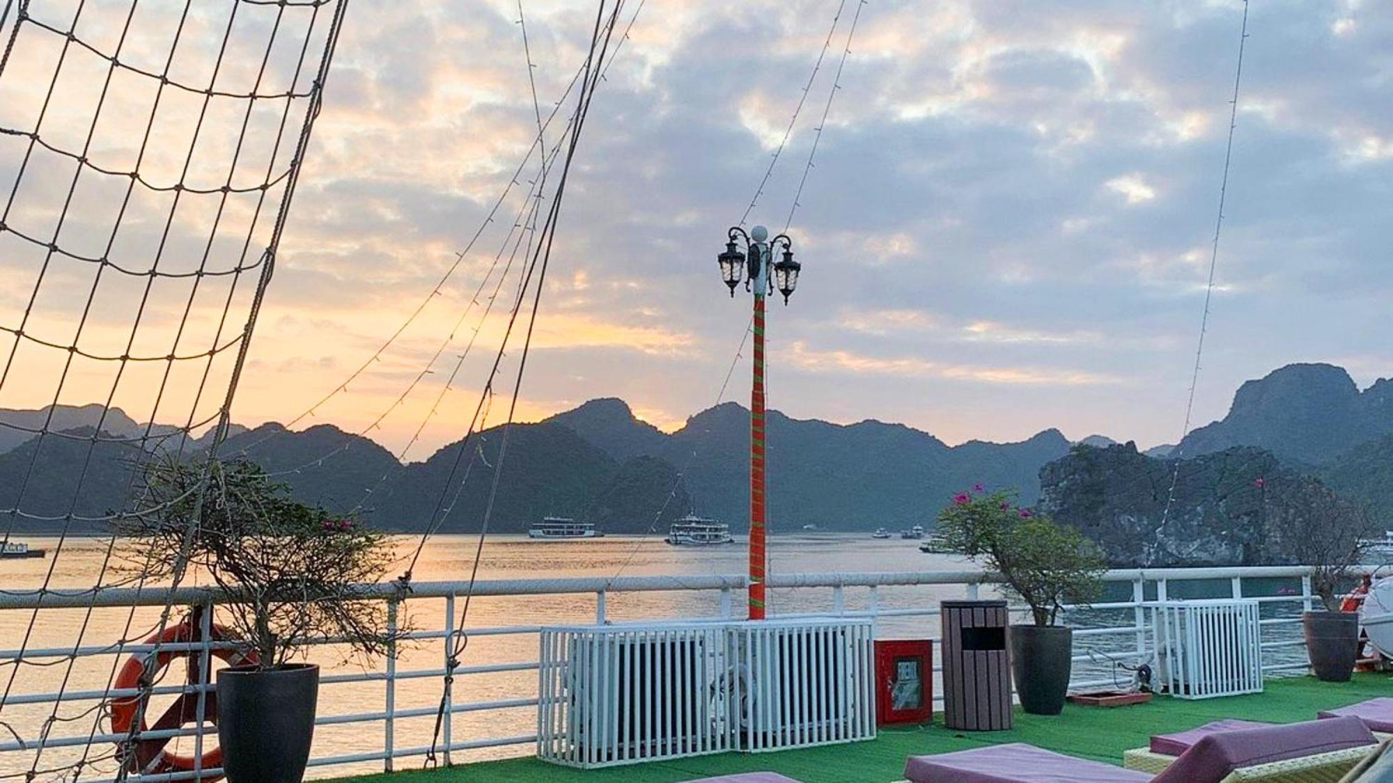 Lotus Elegance Cruise Otel Ha Long Dış mekan fotoğraf