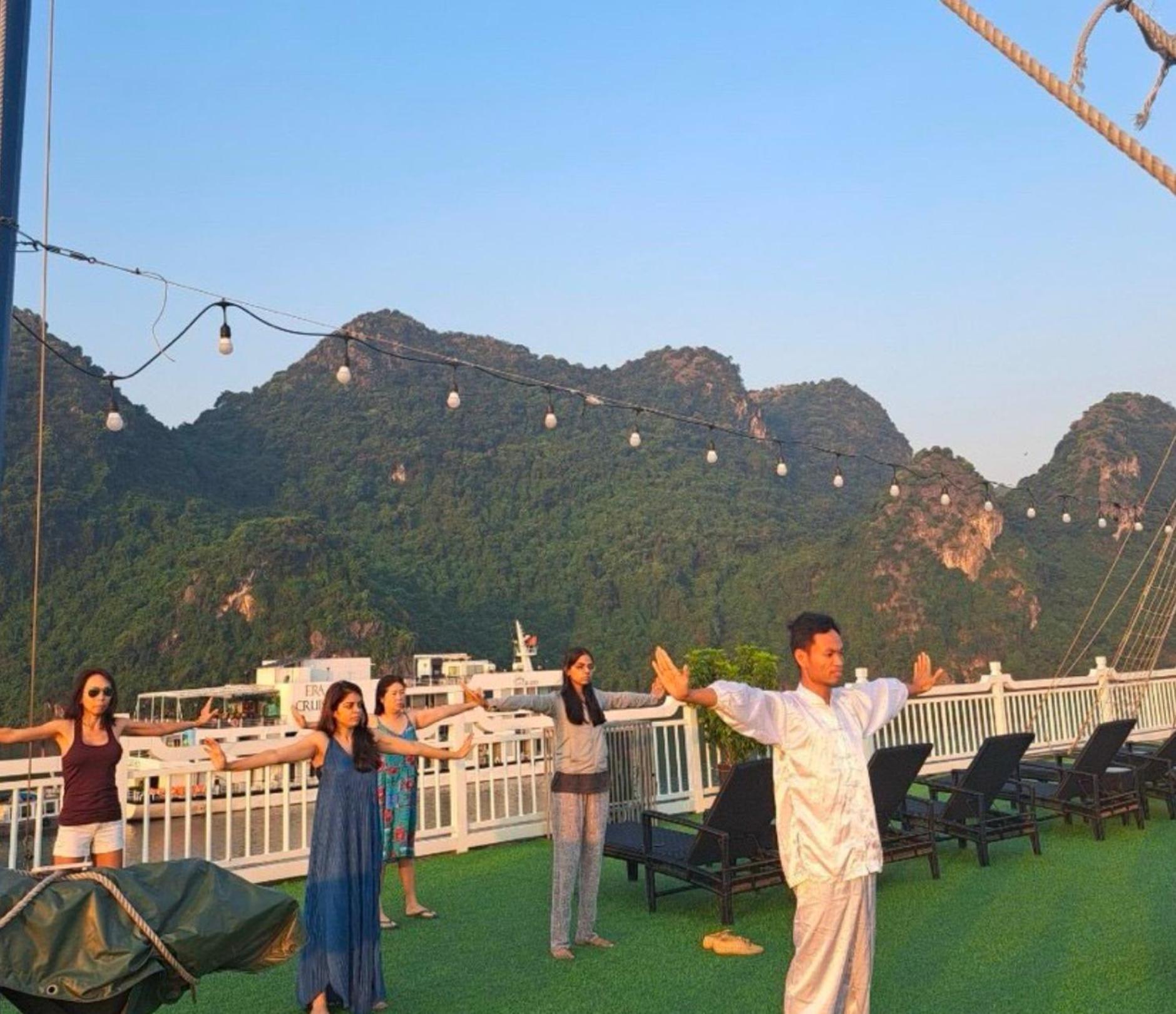 Lotus Elegance Cruise Otel Ha Long Dış mekan fotoğraf