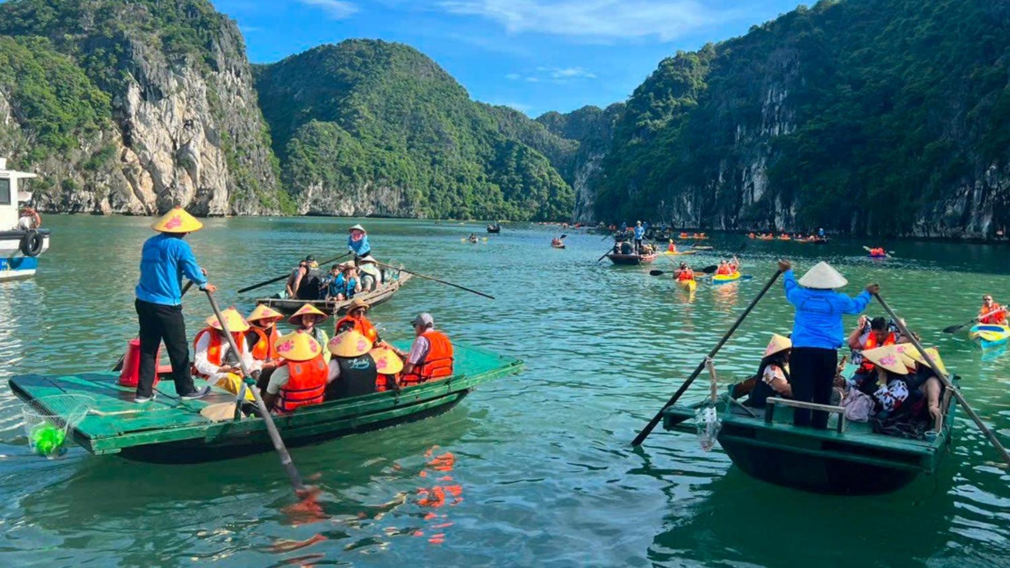 Lotus Elegance Cruise Otel Ha Long Dış mekan fotoğraf