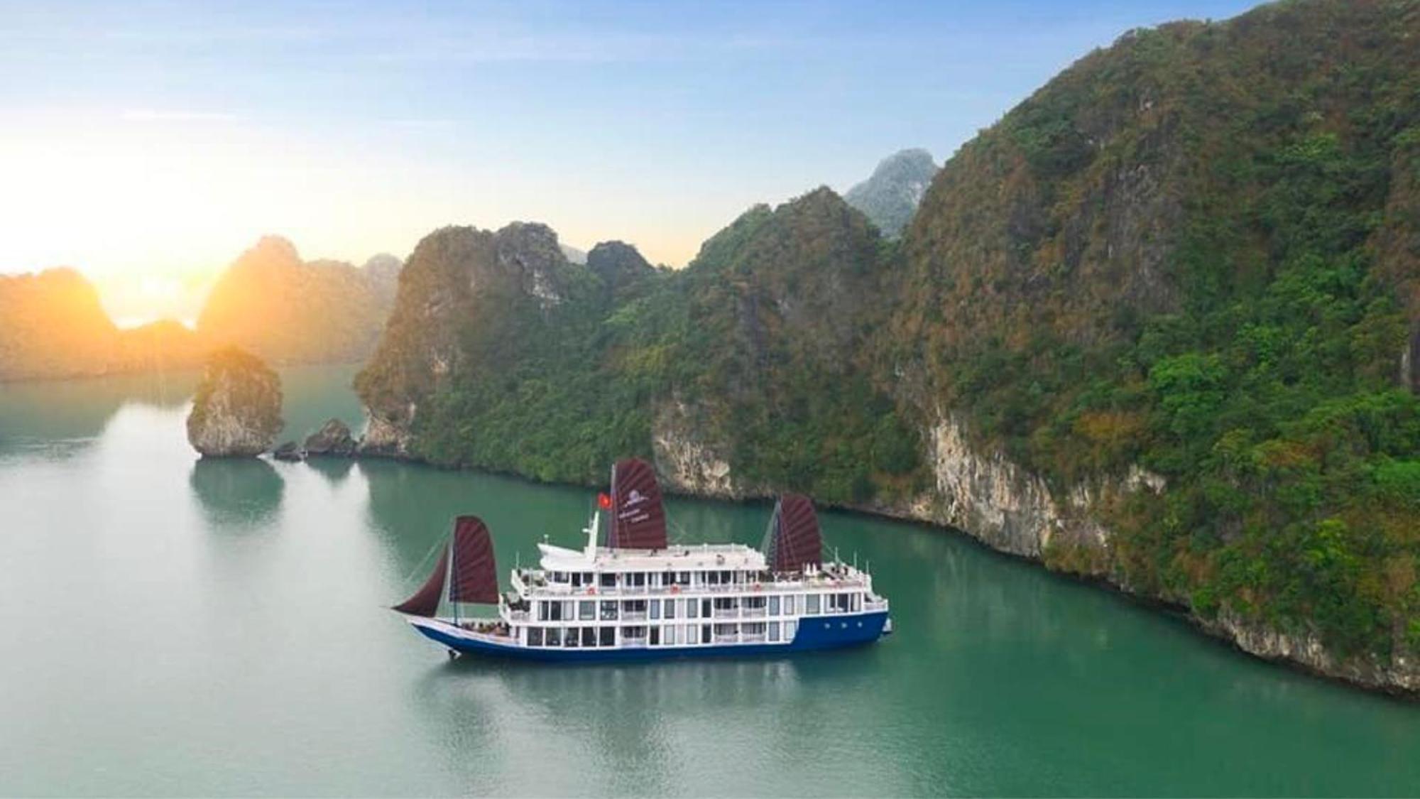Lotus Elegance Cruise Otel Ha Long Dış mekan fotoğraf