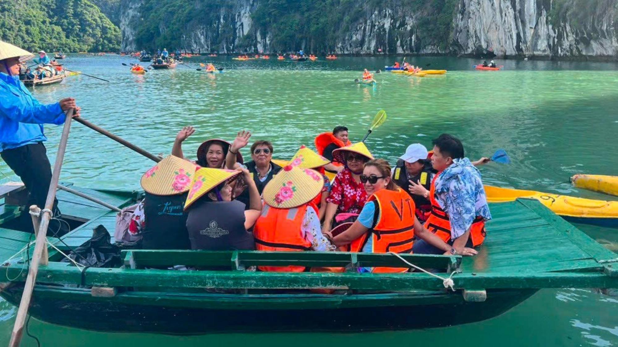 Lotus Elegance Cruise Otel Ha Long Dış mekan fotoğraf